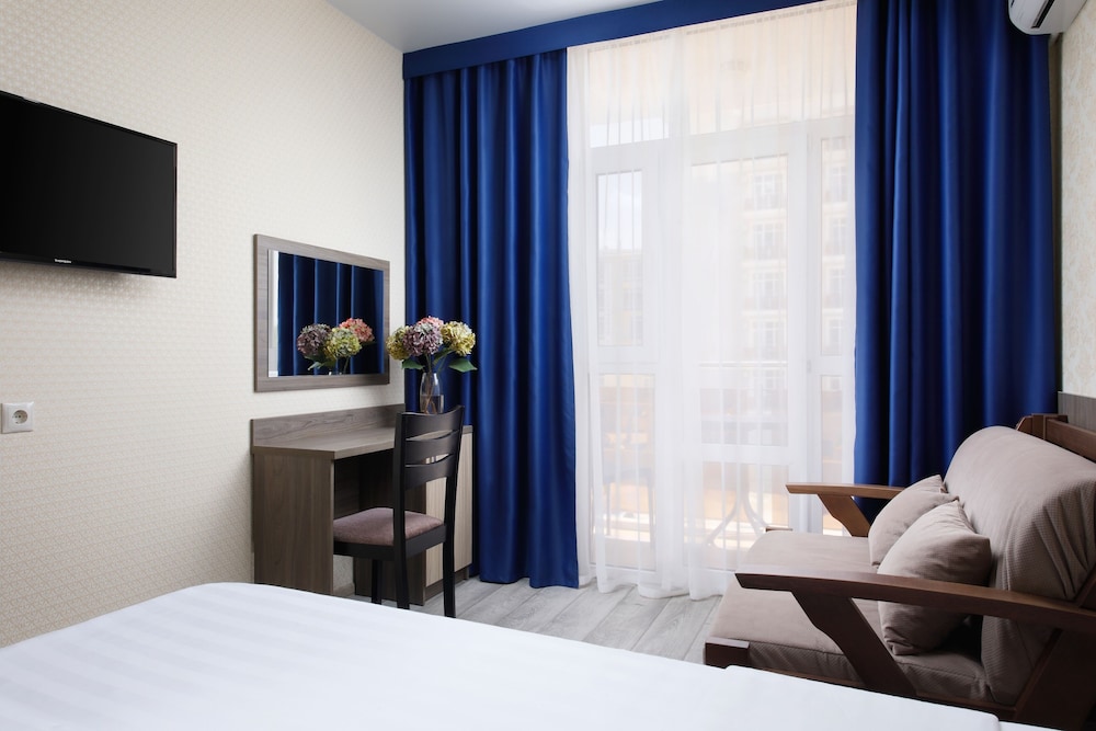 Basic Double Room, Balcony photo 2