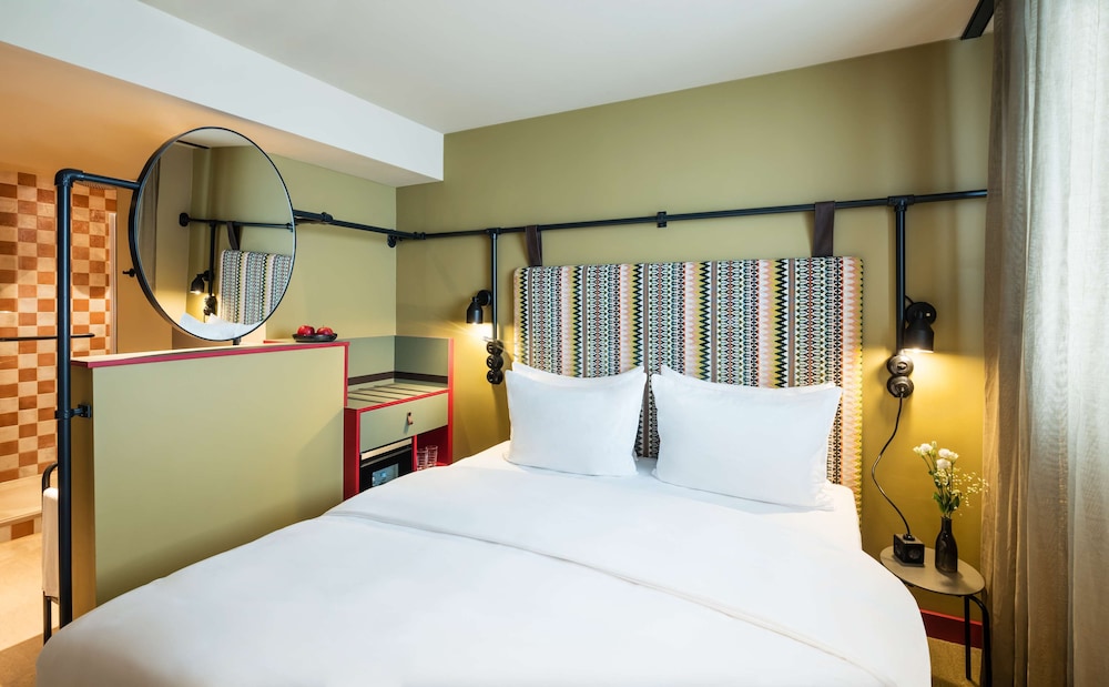 Room, 1 King Bed (View High Floor) - Photo 11