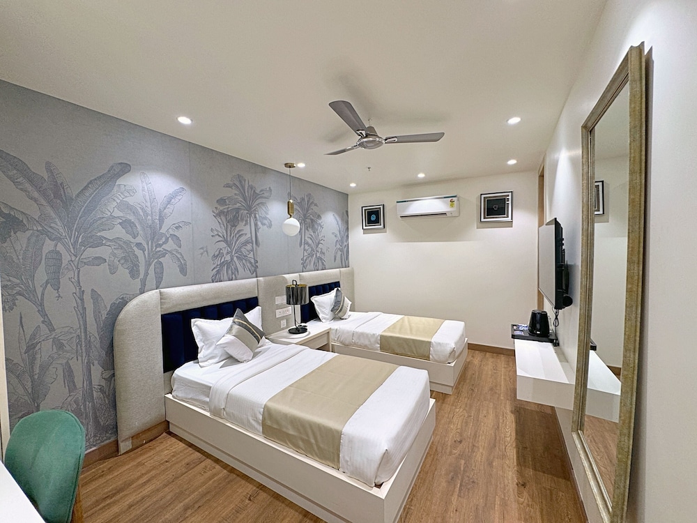Standard Double or Twin Room, No Windows - Photo 13