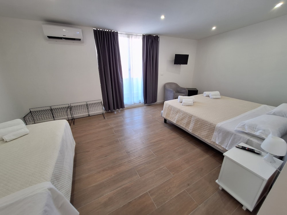 Room, 1 Bedroom, Balcony, City View photo 1