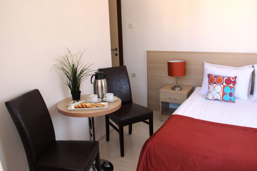 Standard Double or Twin Room, Corner photo 3