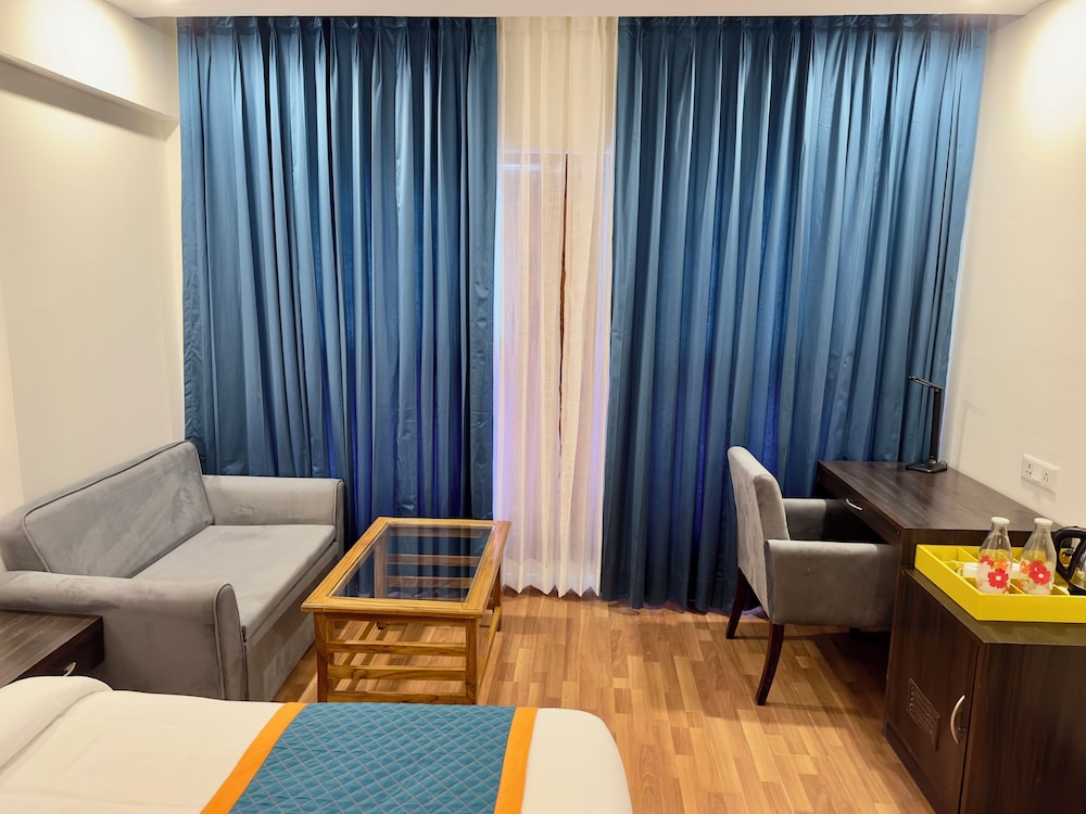 Premium Room with Terrace - Photo 3