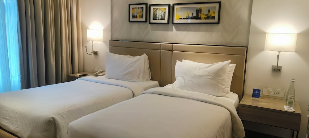 Suite, 2 Twin Beds - Photo 5