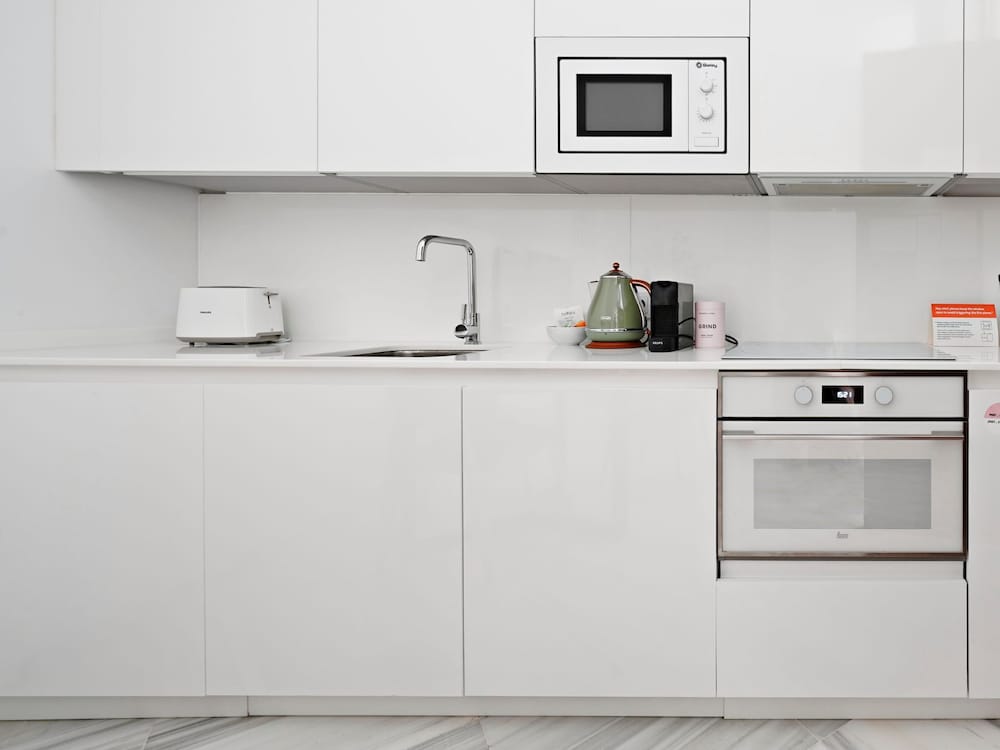 Extra Large Studio with Kitchen - Photo 6