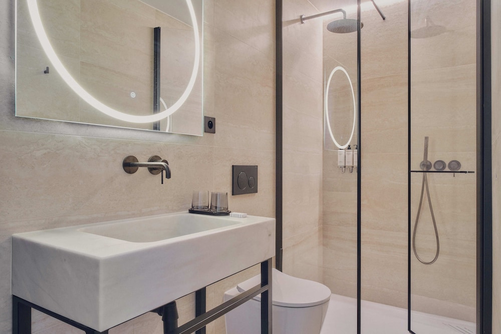 Deluxe One-Bedroom Apartment with Balcony and City View 503