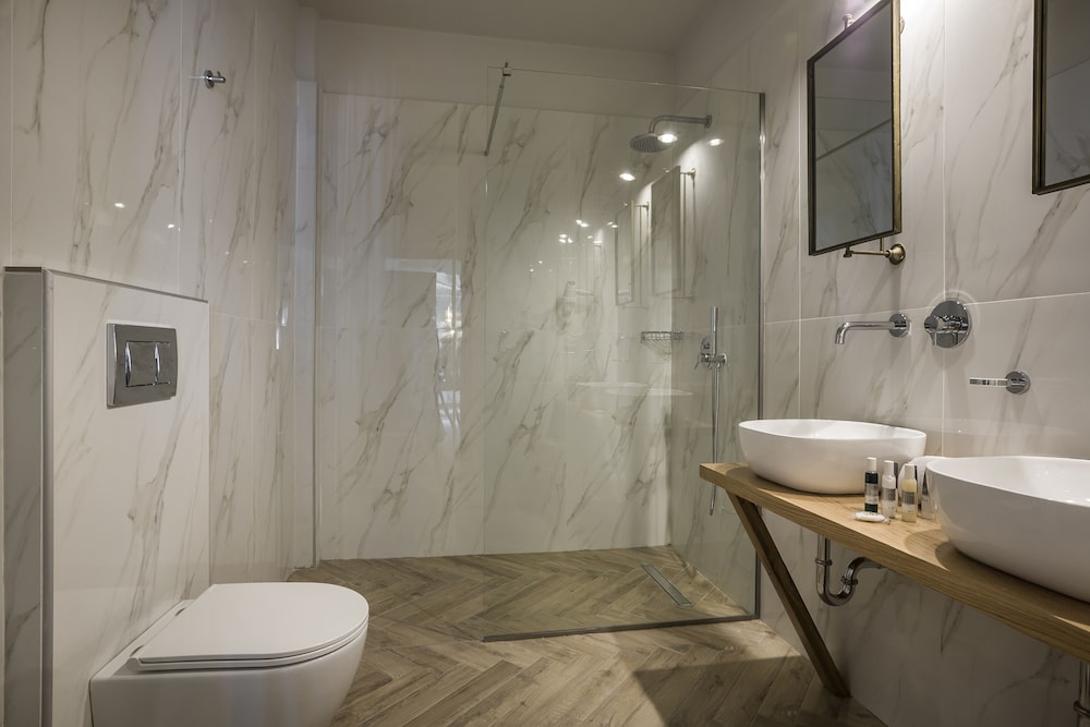 Master Suite, Sea View - Photo 2