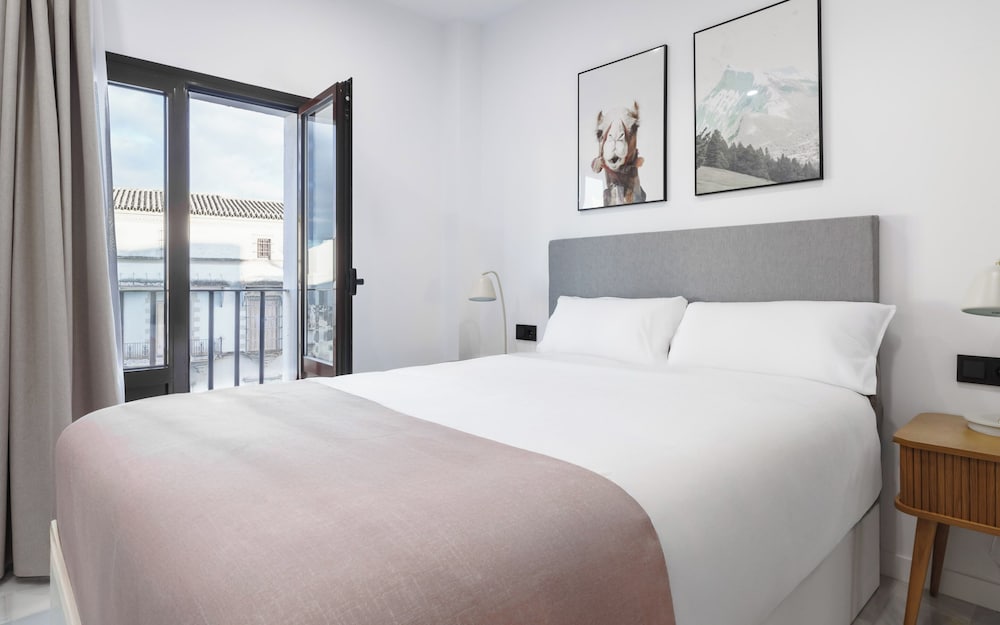 One-Bedroom Apartment with Balcony photo 2
