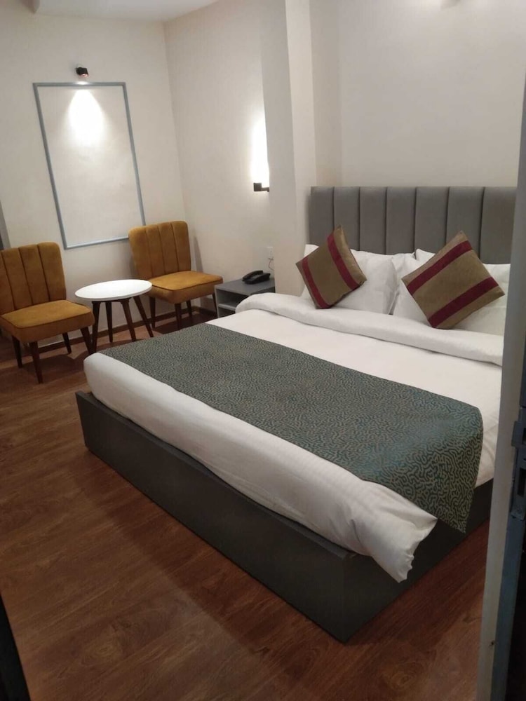 Deluxe Room - Photo 8
