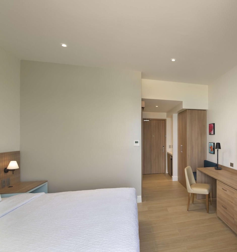 Room, 1 King Bed (Higher Oceanfront View) - Photo 5