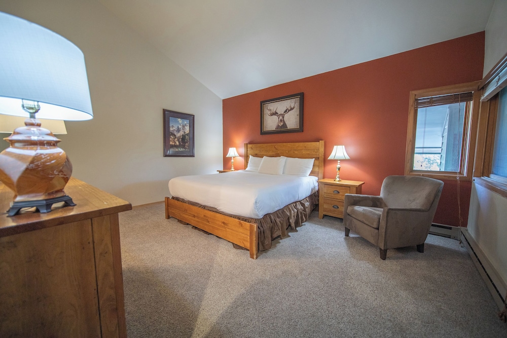 Design Condo, 3 Bedrooms, Balcony, Resort View (Ski Run 302) photo 2