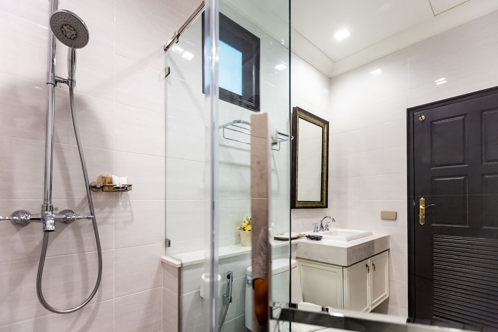 Deluxe Twin Room, 2 Twin Beds, Ensuite - Photo 3