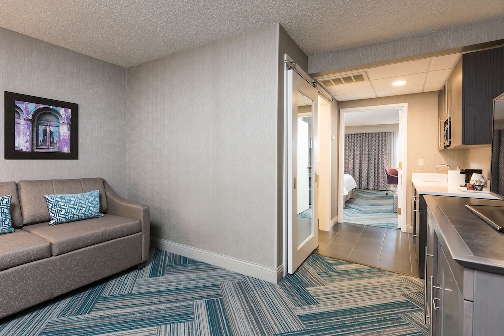 Suite, Non Smoking (Shower Only) - Photo 4