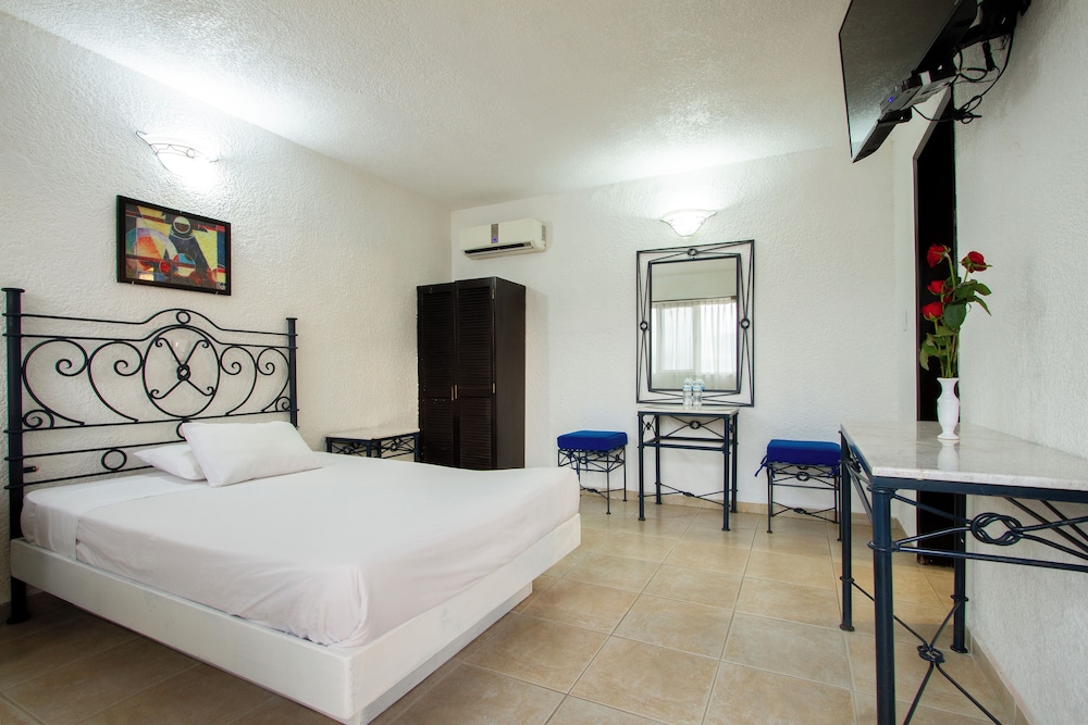 Basic Room, 1 Double Bed - Photo 1