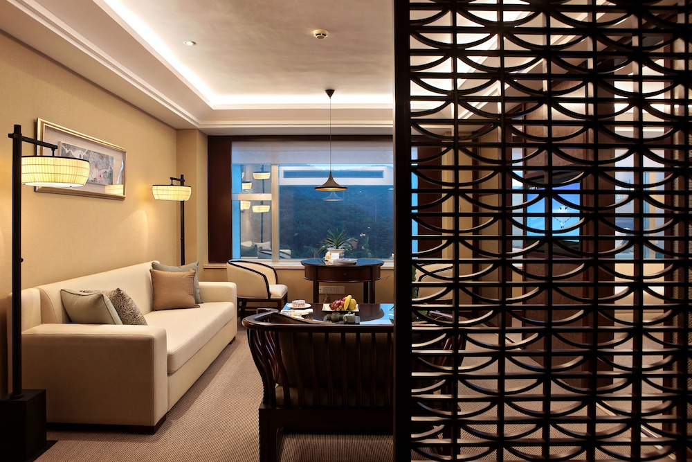 Suite (Non Smoking) thumbnail 6
