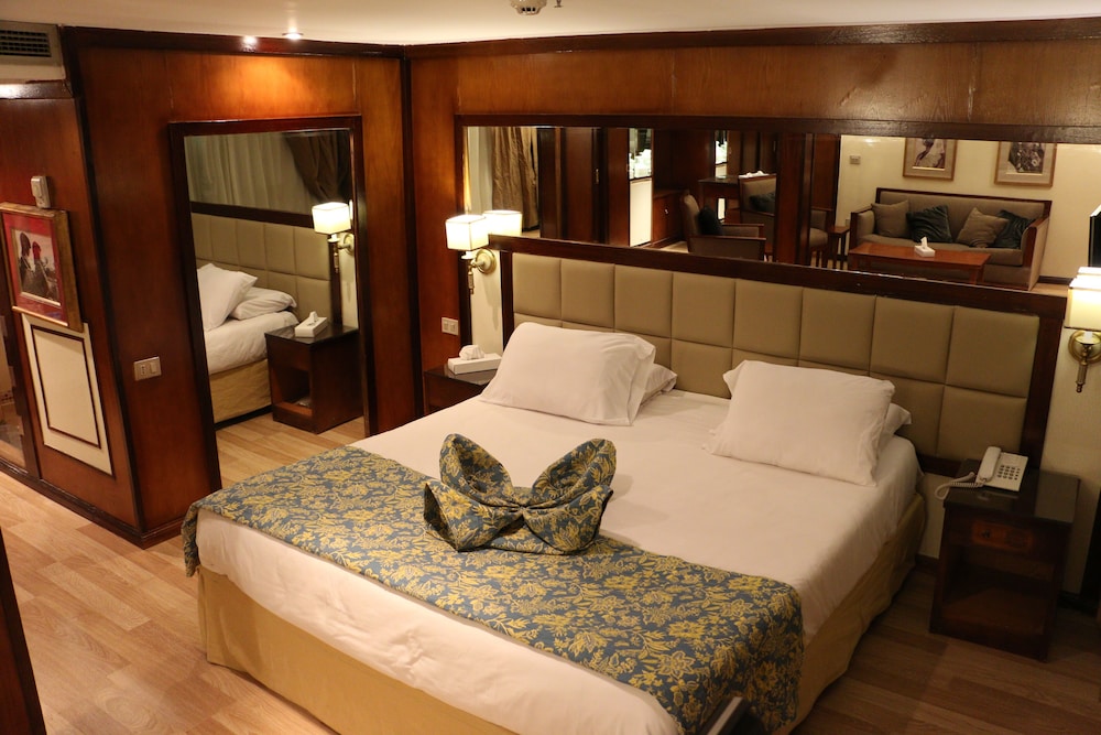 Suite (Upper Deck) photo 1