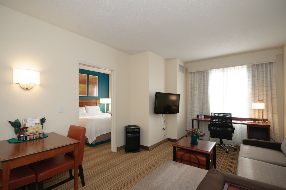Suite, 1 Bedroom - Photo 8