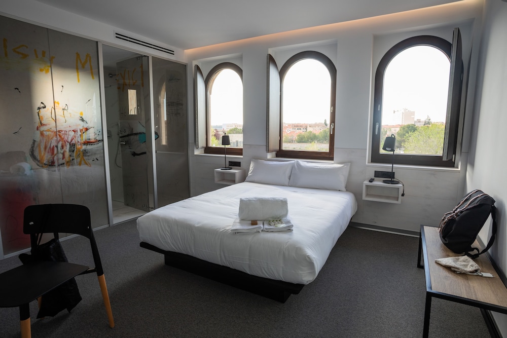 Double or Twin Room - Photo 3
