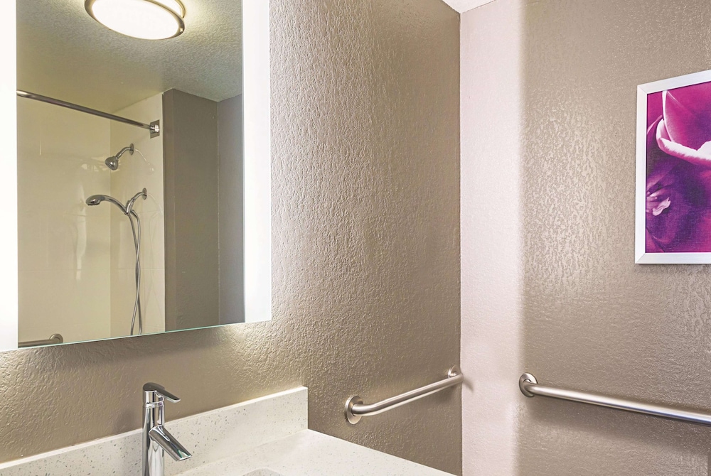 La Quinta Inn & Suites by Wyndham Austin Near The Domain, Bilde 2