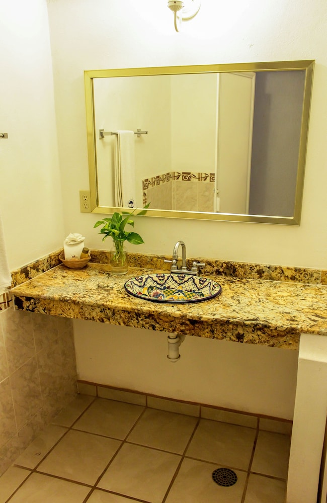 Suite, 2 Double Beds - Photo 7