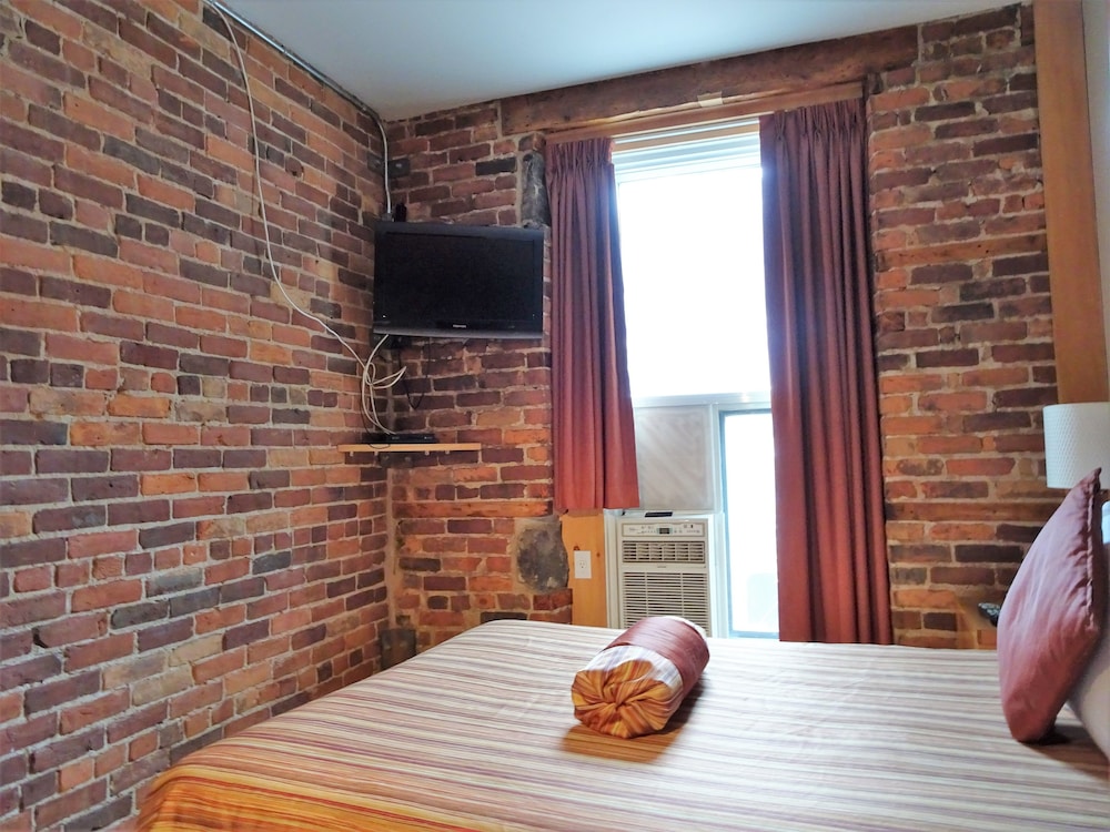 Standard Room, 1 Double Bed, Private Bathroom - Photo 4