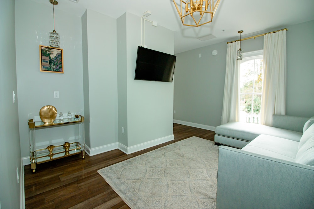 Historic Luxury Honeymoon Suite