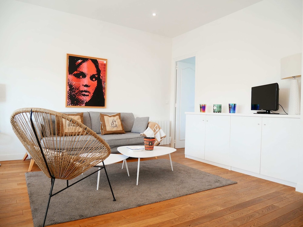 Apartment photo 2