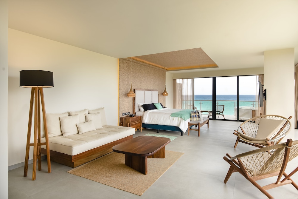 Panoramic Suite, Oceanfront - Photo 2