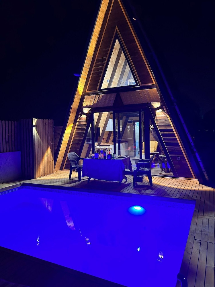 Deluxe Tree House photo 2
