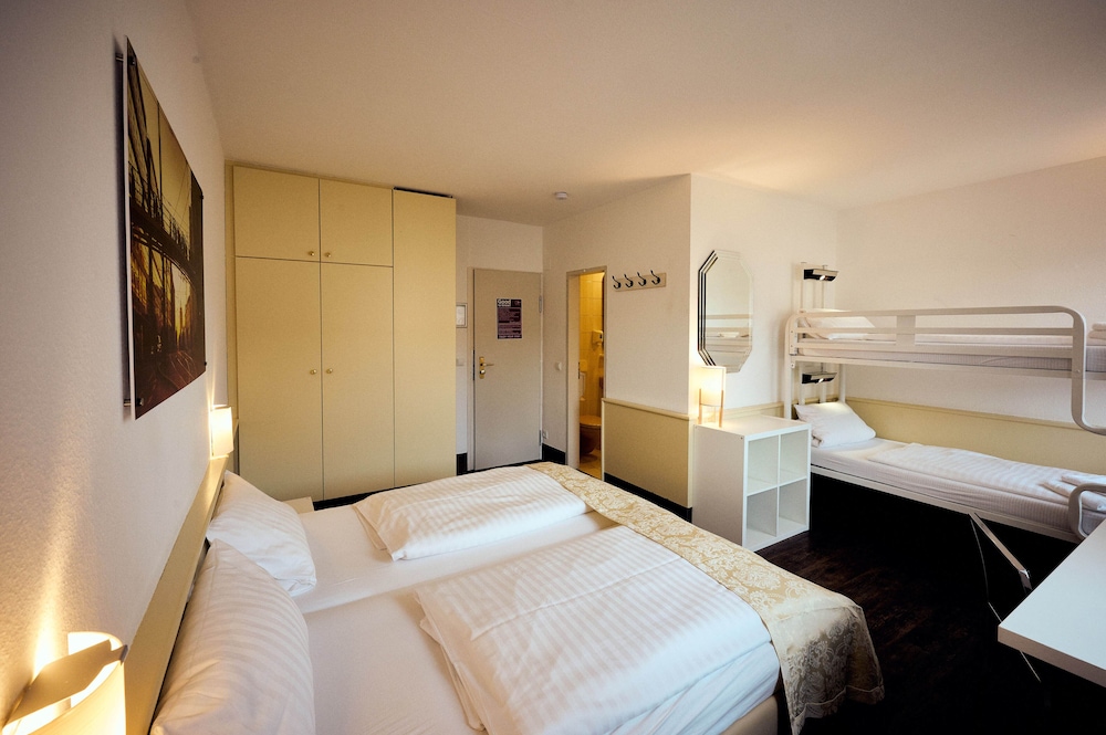 Quadruple Room - Photo 5