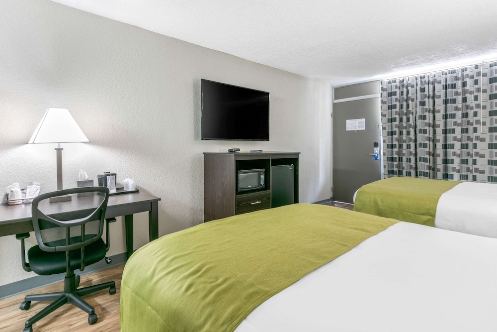 Standard Room, 2 Queen Beds, Non Smoking - Photo 3
