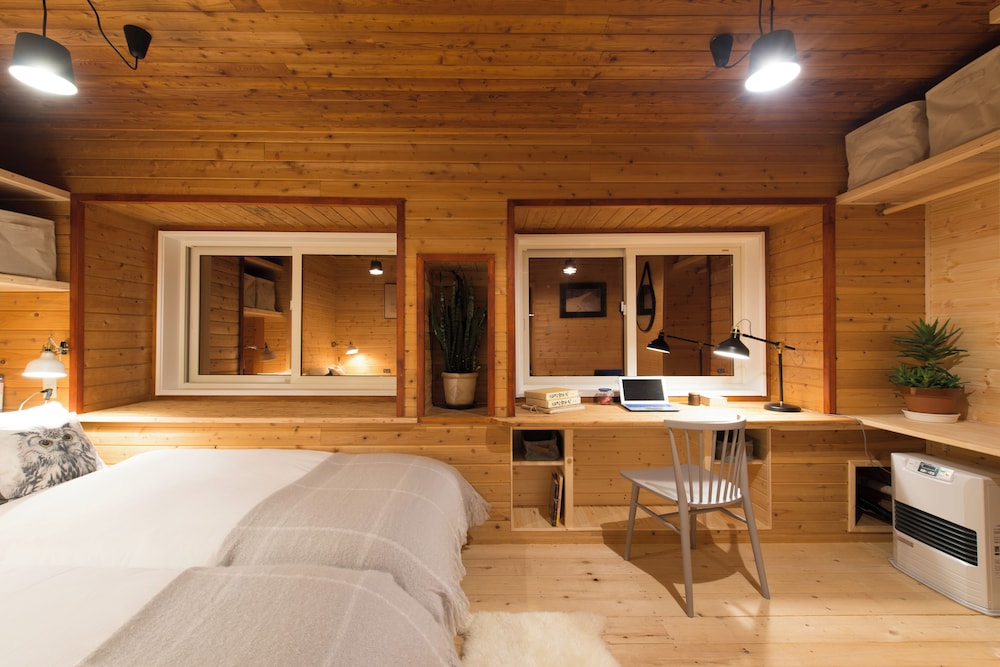 Mountain View Twin Room