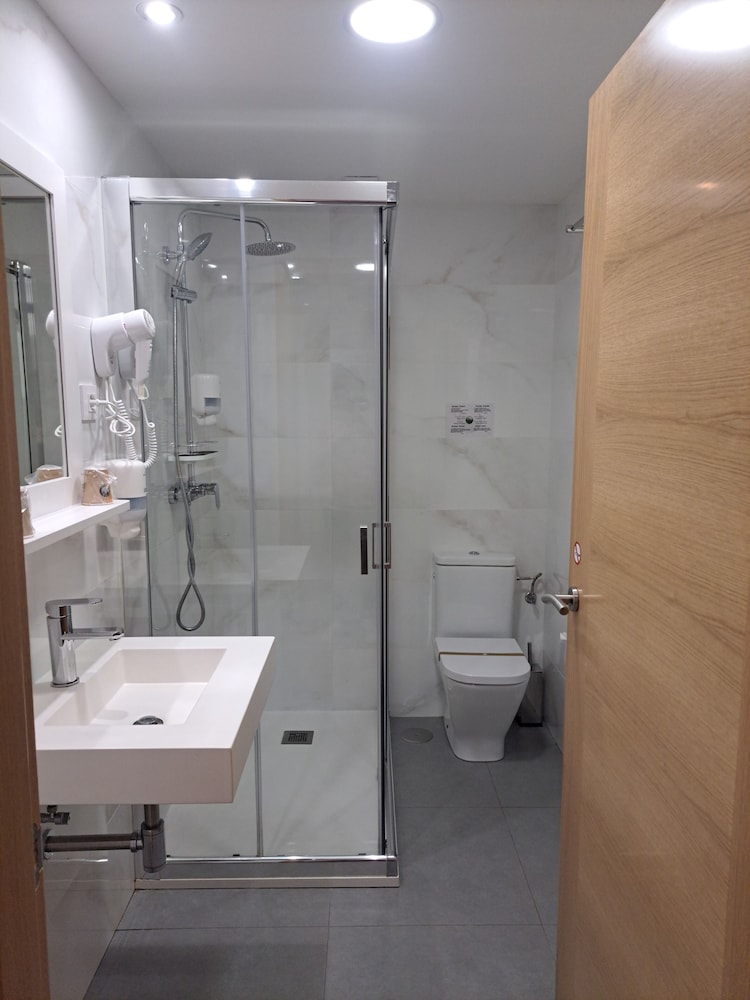 Superior Double Room, 1 Queen Bed, Private Bathroom - Photo 7
