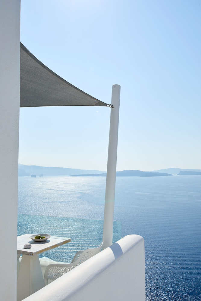 Honeymoon Suite with Outdoor Hot Tub and Caldera View - Photo 26