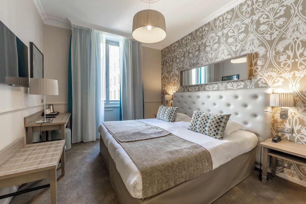 Standard Double or Twin Room, City View - Photo 3