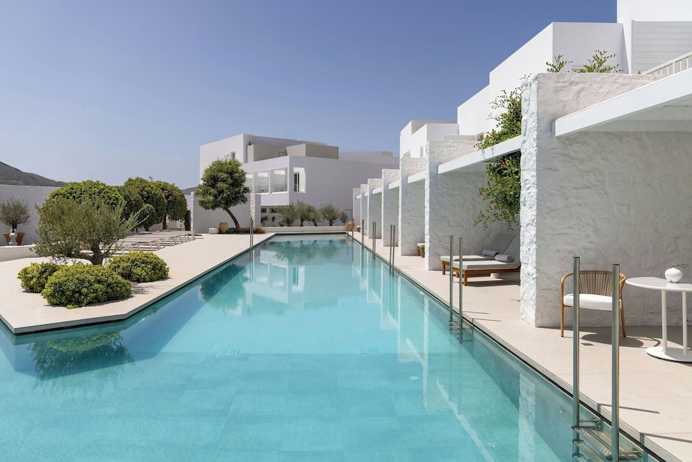 Grand Room, 1 King Bed, Poolside (View)