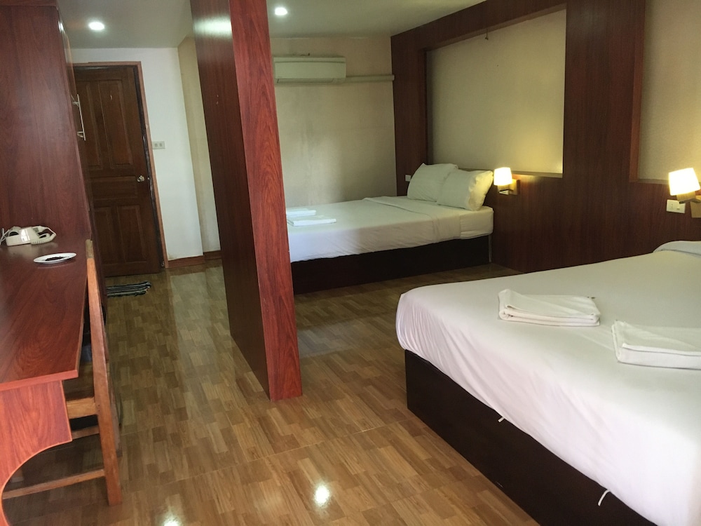 Deluxe Quadruple Room - Photo 1