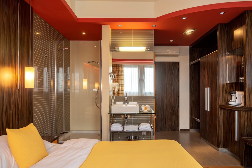 Design Double Room, City View (12th Floor)