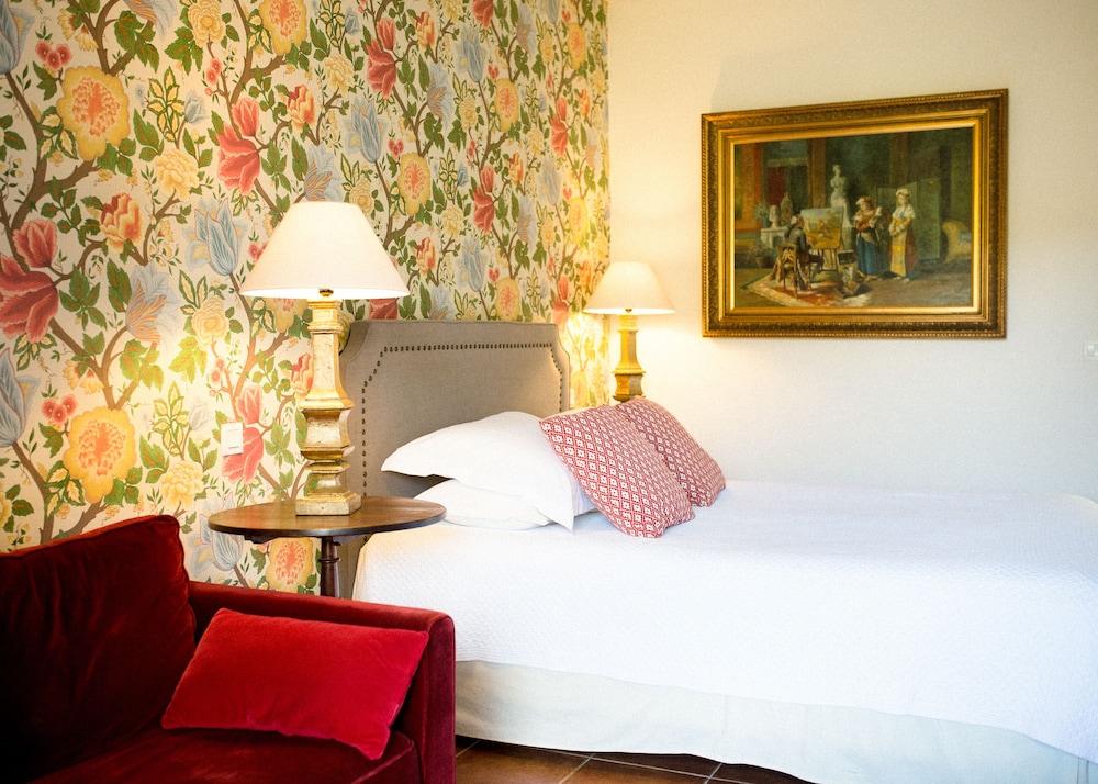 Superior Room, 1 Queen Bed photo 2