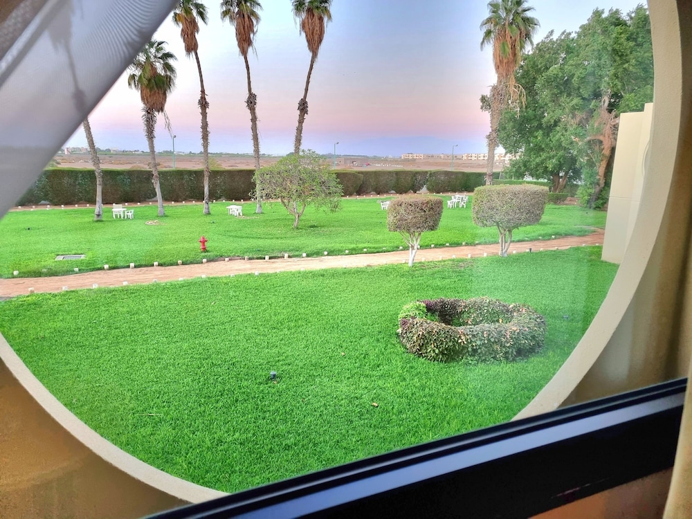 Standard Room, 2 Twin Beds, Garden View - Photo 11