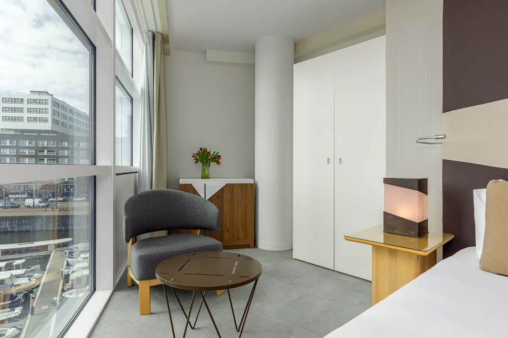 Room, 1 Queen Bed (Cosy) - Photo 5