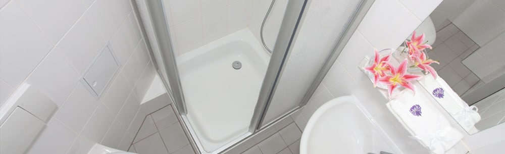 Economy Triple Room photo 3
