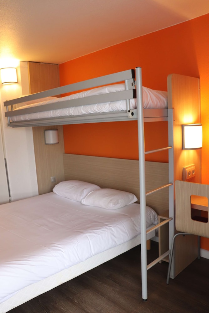 Standard Room, Multiple Beds (1 Double and 1 Single bed) - Photo 8