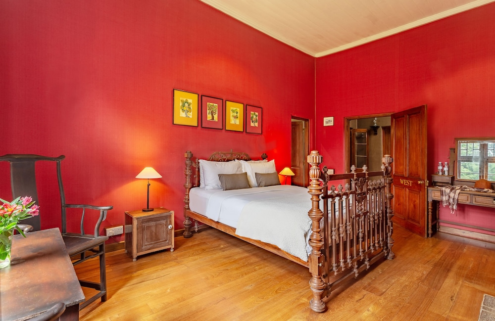 West Room photo 2