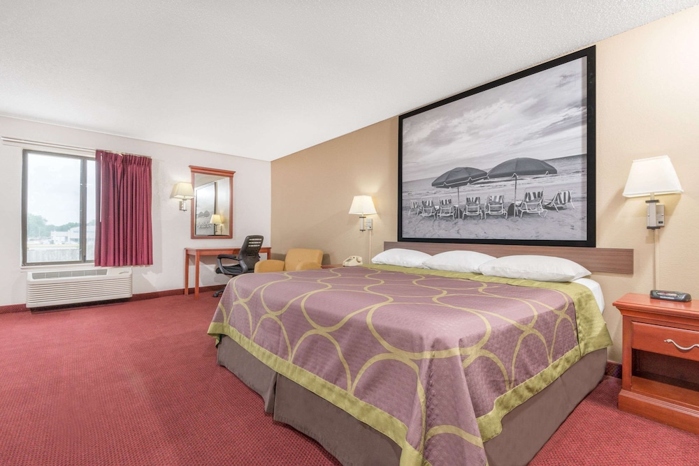 Suite, 1 King Bed, Non Smoking photo 3