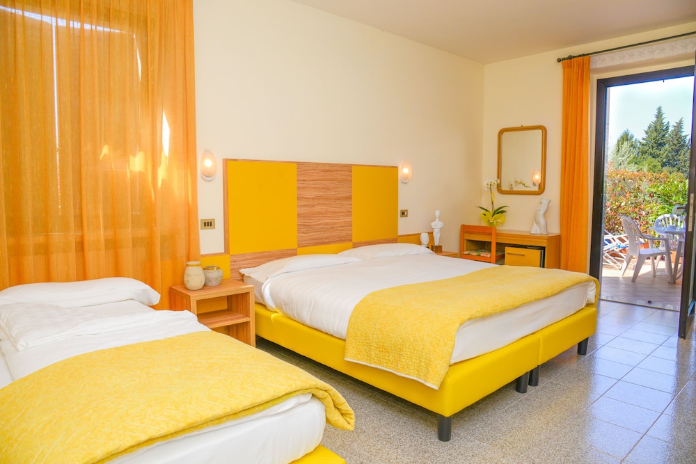 Quadruple Room - Photo 1
