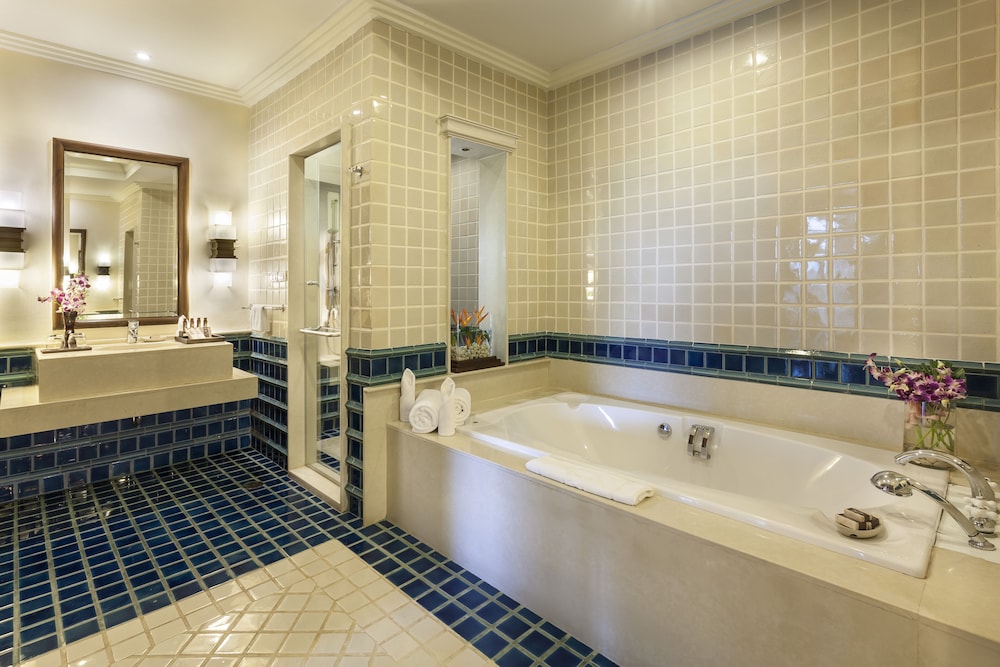 Suite, 2 Bedrooms - Photo 7
