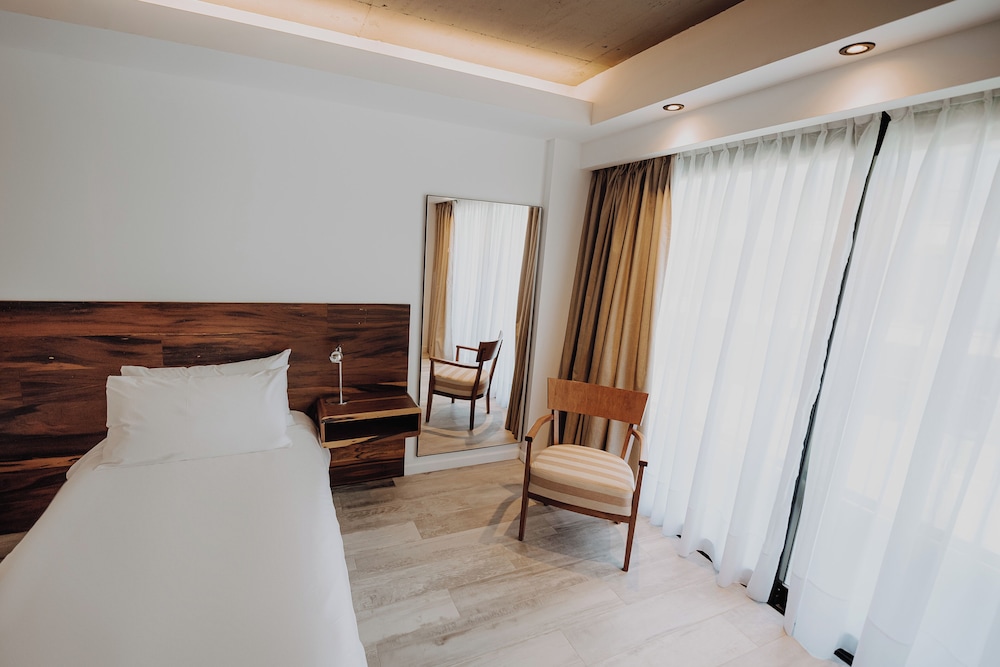 Deluxe Room, 2 Twin Beds photo 2