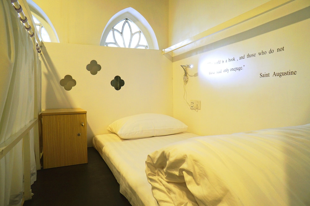 Bed in 8-Bed Mixed Dormitory photo 1