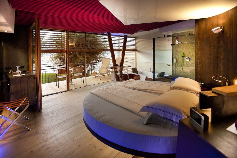 Romantic Suite, Balcony, Lake View
