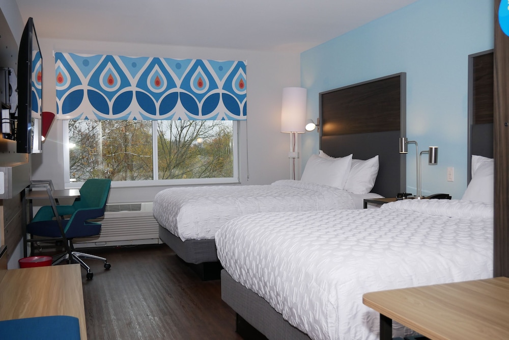 Room, 2 Queen Beds photo 2